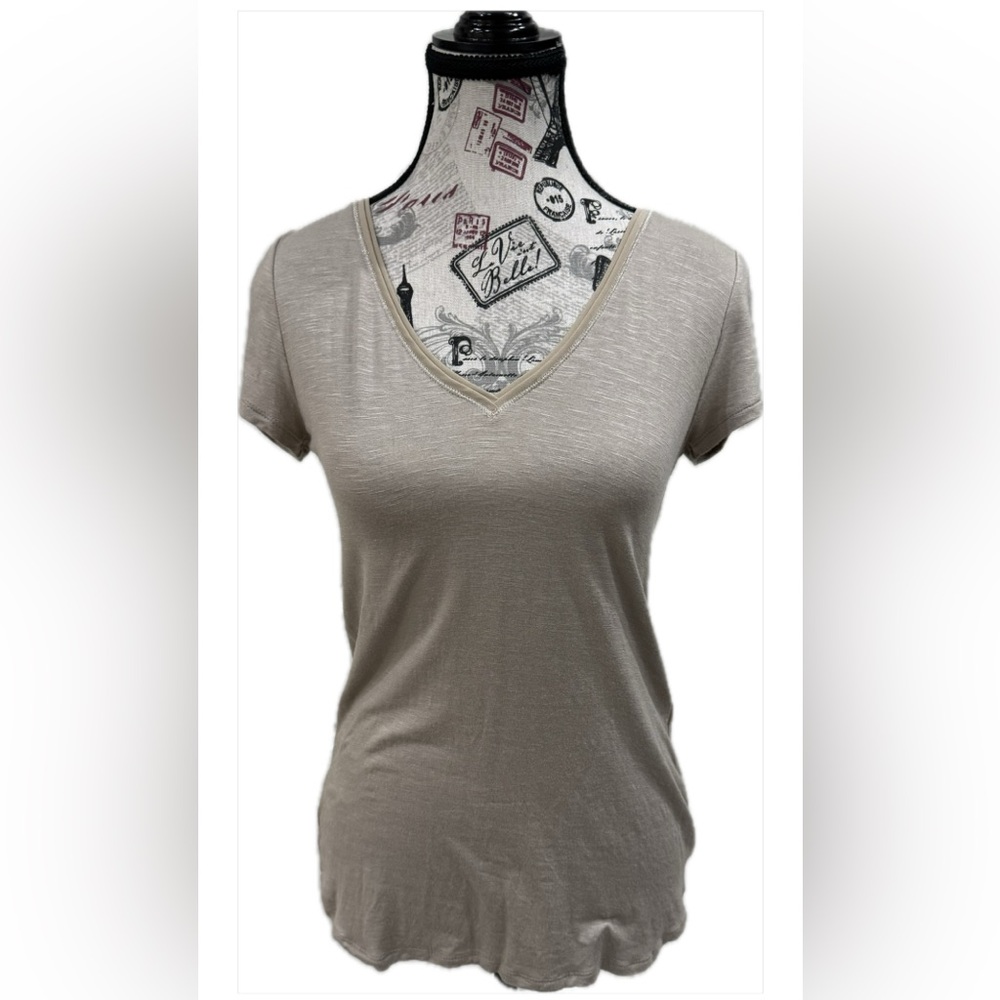 White House Black Market Beige V-Neck Short Sleeve Tee